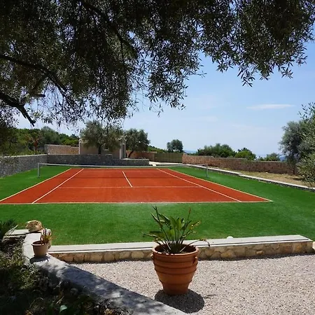Omorfia Mit Pool Und Tennisplatz In *